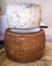 PECORINO STAGIONATO CON CHICCHI DI PEPE