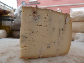 Pecorino erborinato